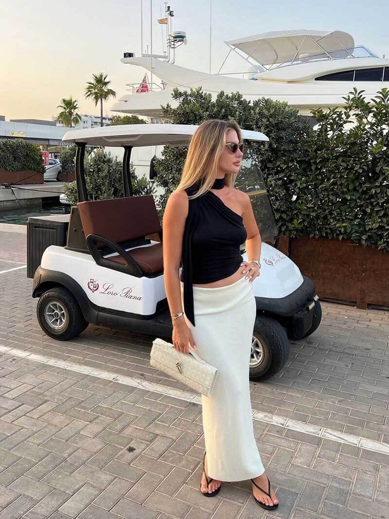 Bolsa Bianca SOERA: Couro Vegano Trançado, Elegância Compacta e Fecho Dourado