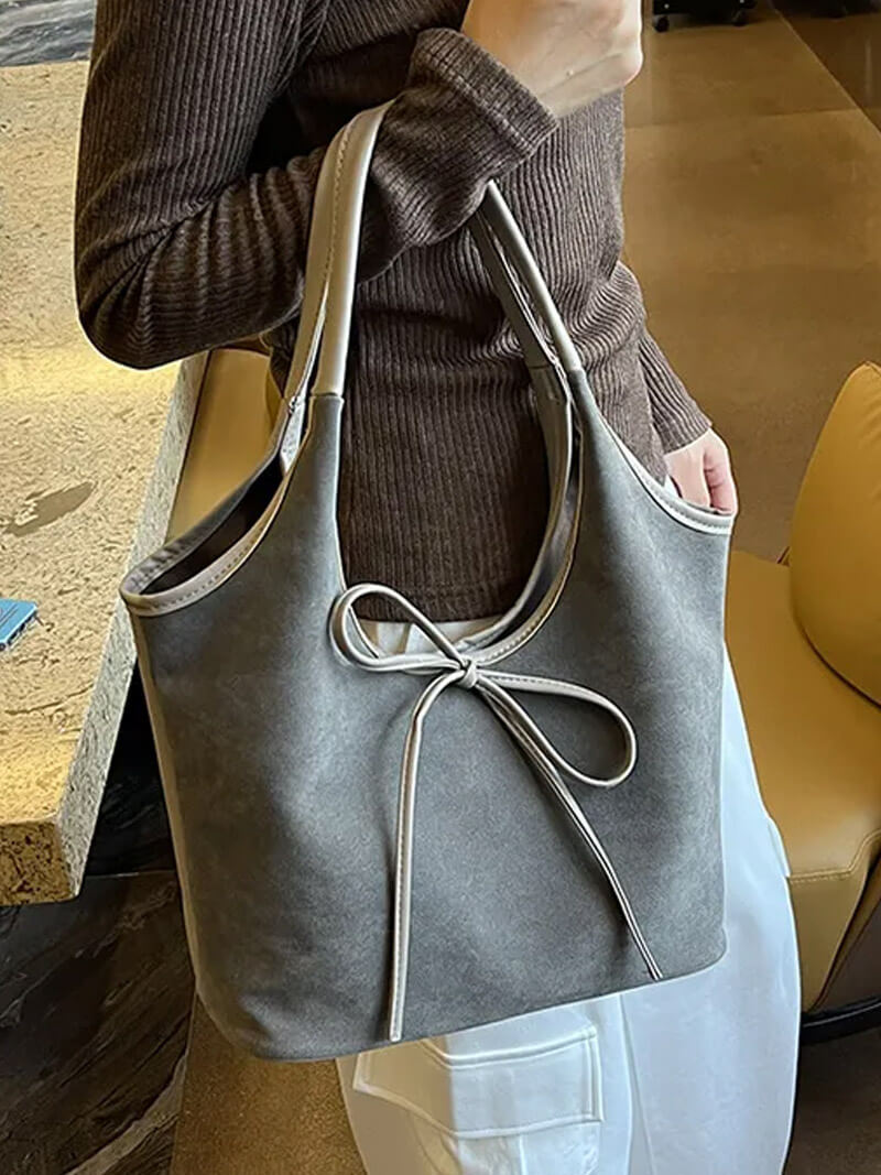 Bolsa de Ombro Florence Luxo em Camurça Sintética com Laço Elegante e Espaçosa