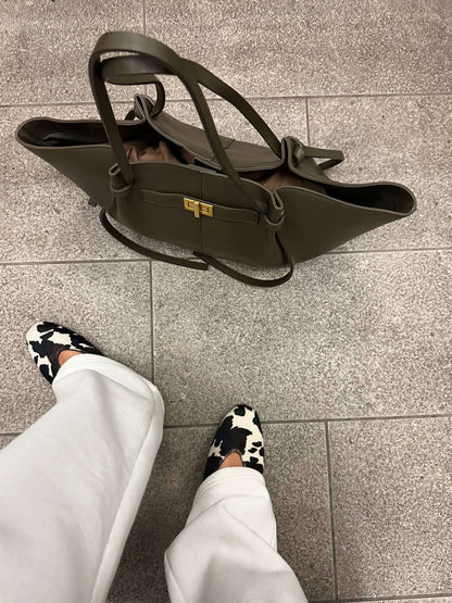 Bolsa Shopper Gerda Luxuosa Couro Vegano: Elegância Atemporal e Espaçosa para o Dia a Dia