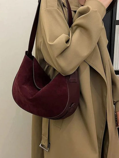 Bolsa Lily Tiracolo de Camurça Sintética Premium: Estilo Chique, Versátil e Confortável