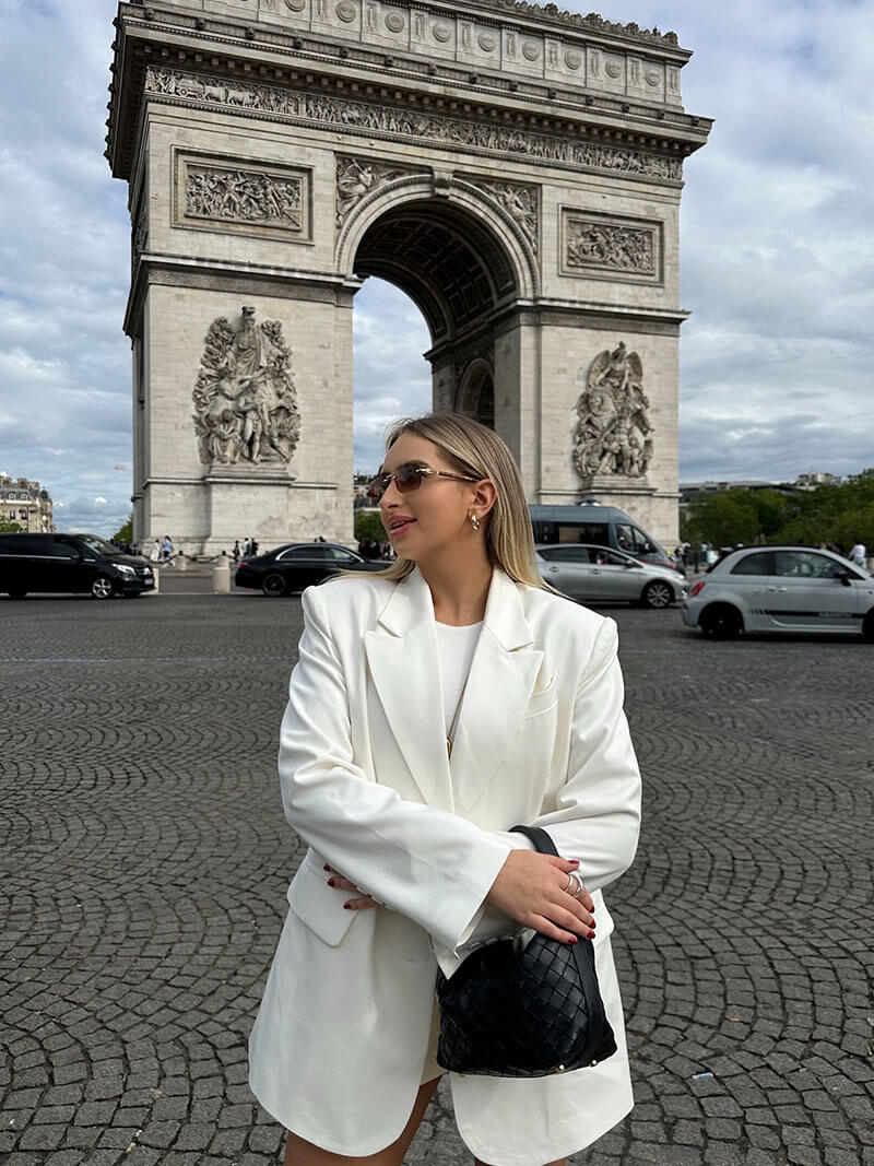 Bolsa Mini Mica Trançada Vegana: Elegância Compacta, Textura Moderna, Alça Ajustável