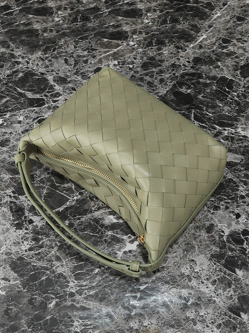 Bolsa Mini Mica Trançada Vegana: Elegância Compacta, Textura Moderna, Alça Ajustável