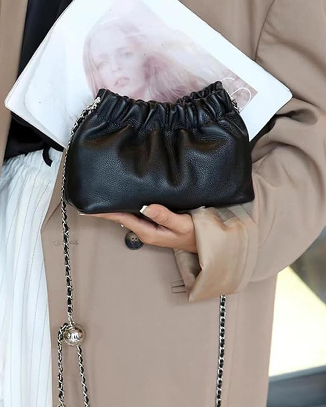 Bolsa Phoebe Vegana: Design Trançado, Alça Corrente, Versátil e Elegante