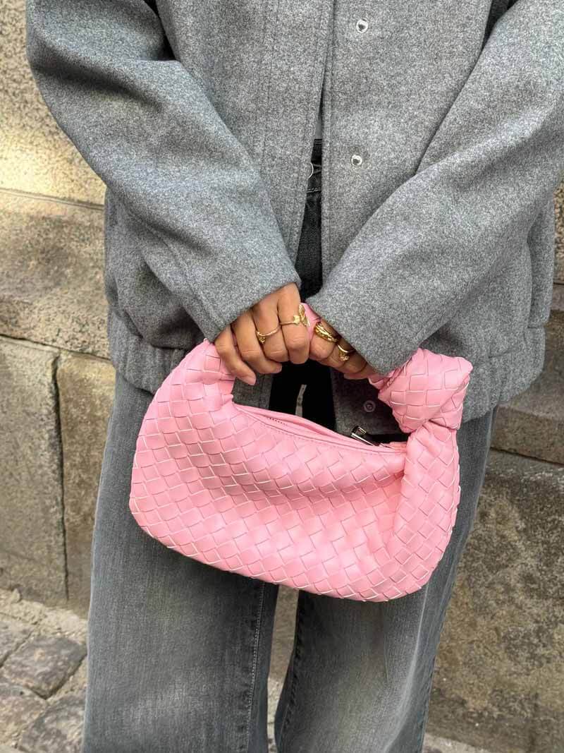 Bolsa Mini Trançada Vegana SOERA Elegante Diária Compacta com Alça Ajustável